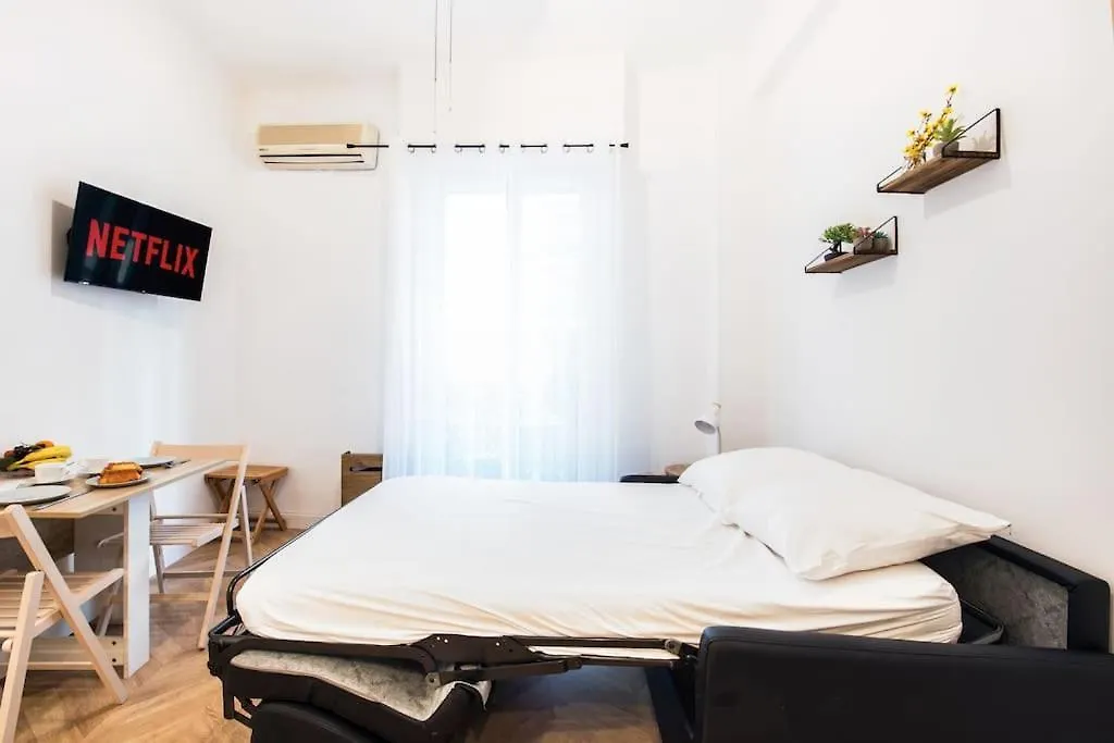- - Superbe Studio Avec Balcon - Nice Centre - - France