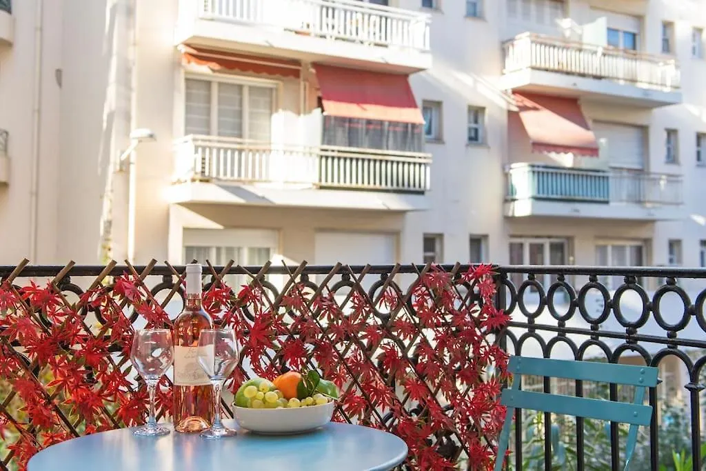 - - Superbe Studio Avec Balcon - Nice Centre - - 0*,  France