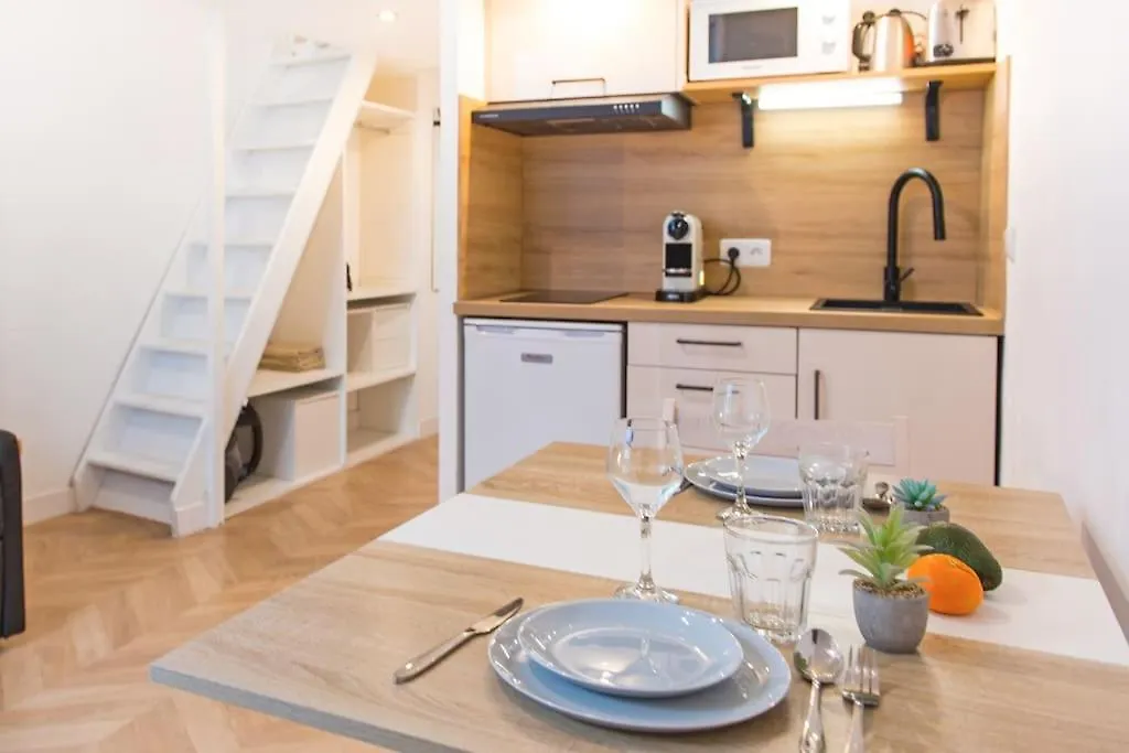 - - Superbe Studio Avec Balcon - Nice Centre - - France