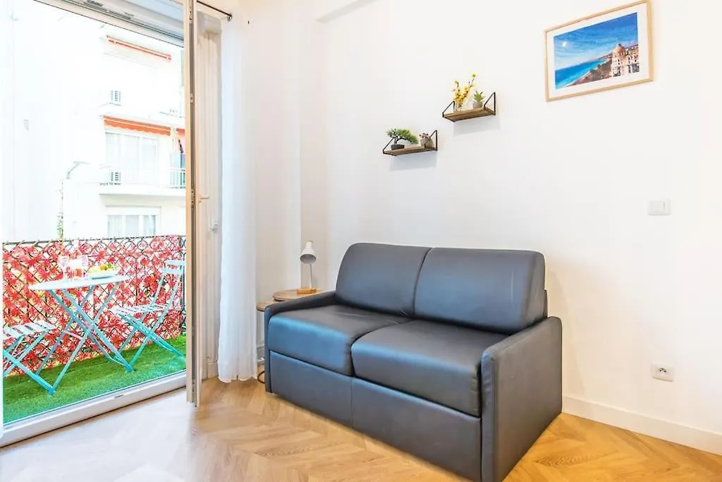 - - Superbe Studio Avec Balcon - Nice Centre - - 0*,