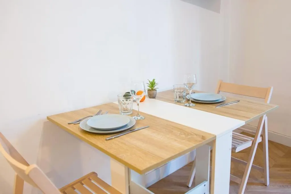 - - Superbe Studio Avec Balcon - Nice Centre - - Apartment